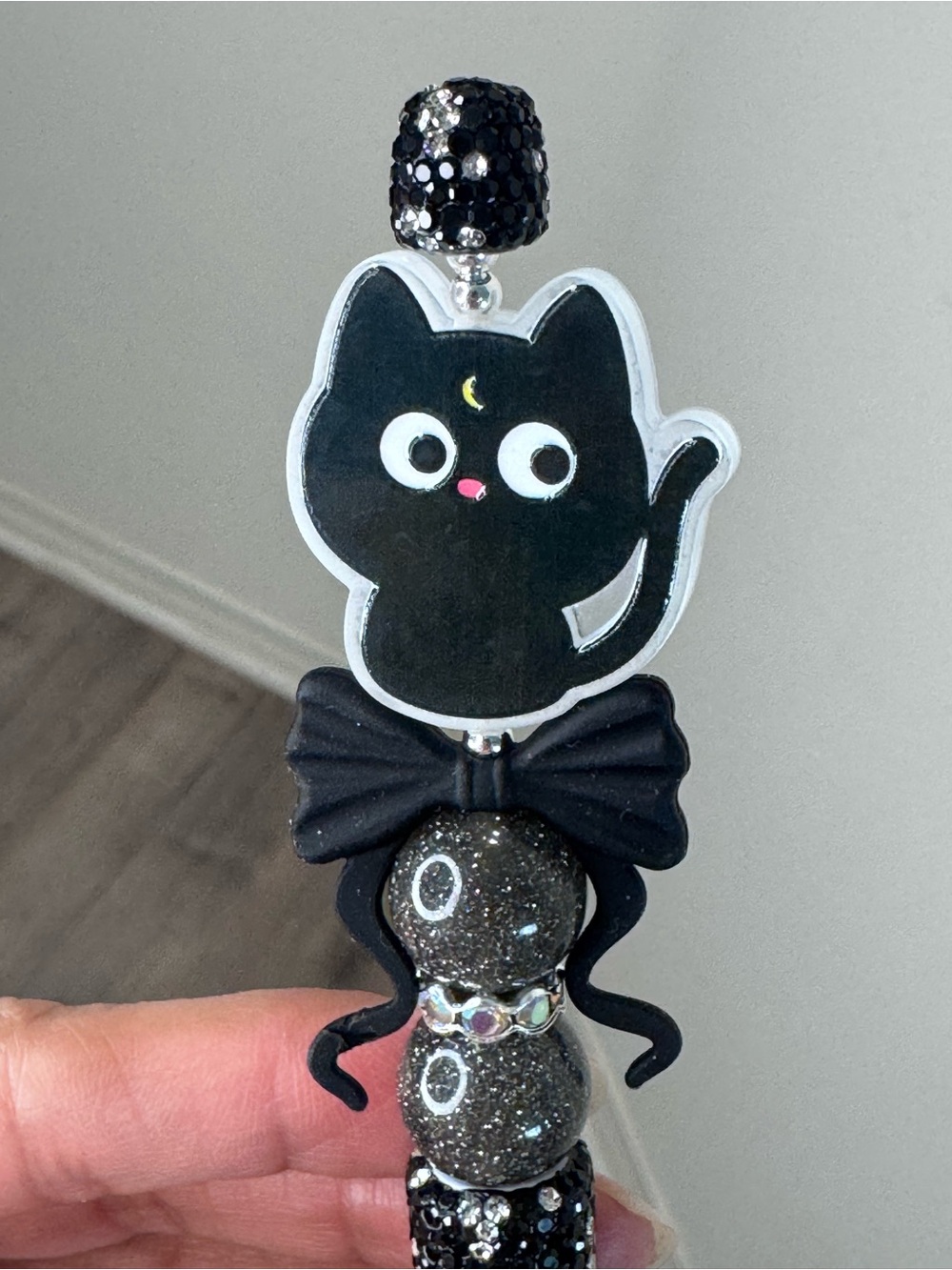 Black cat Luna extended pen